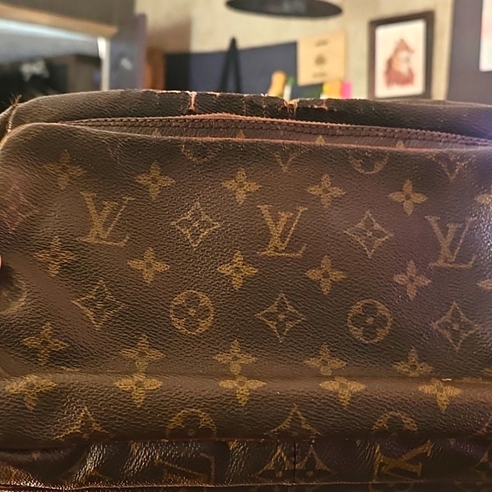 Louis Vuitton Nile Crossbody bag in Monogram